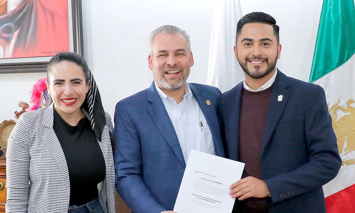 El mandatario confió en el trabajo que desempeñarán los funcionarios en sus nuevos cargos y los invitó a continuar trabajando en beneficio de los michoacanos
