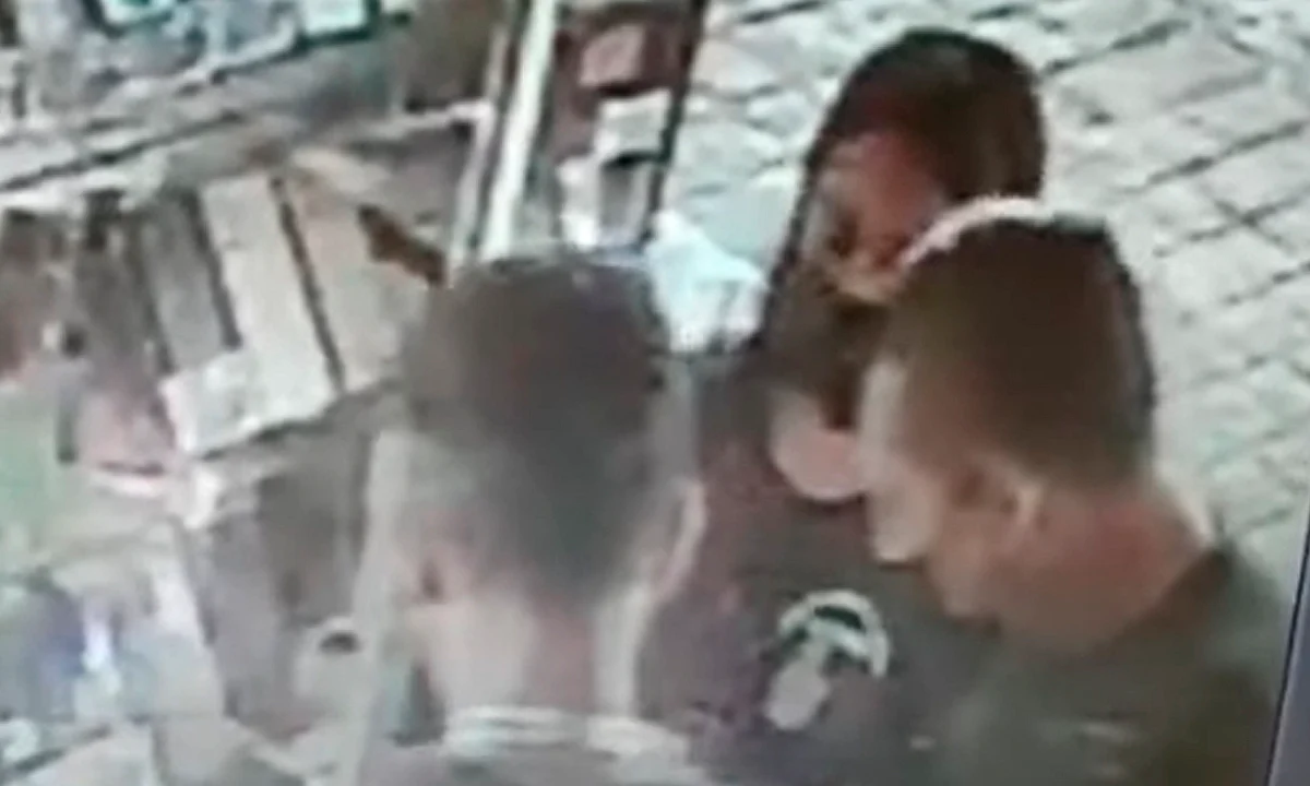 Exponen a pareja que robó un celular en un negocio del centro de Morelia