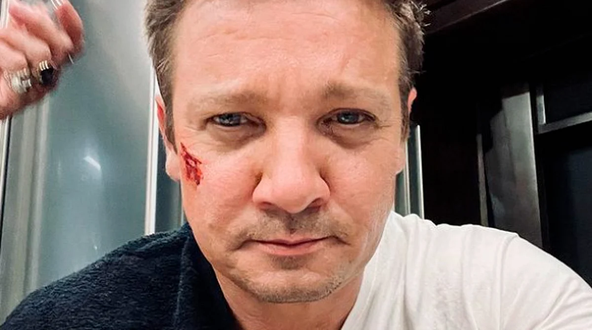 Jeremy Renner, actor de Marvel, es reportado en estado crítico tras accidente en nieve