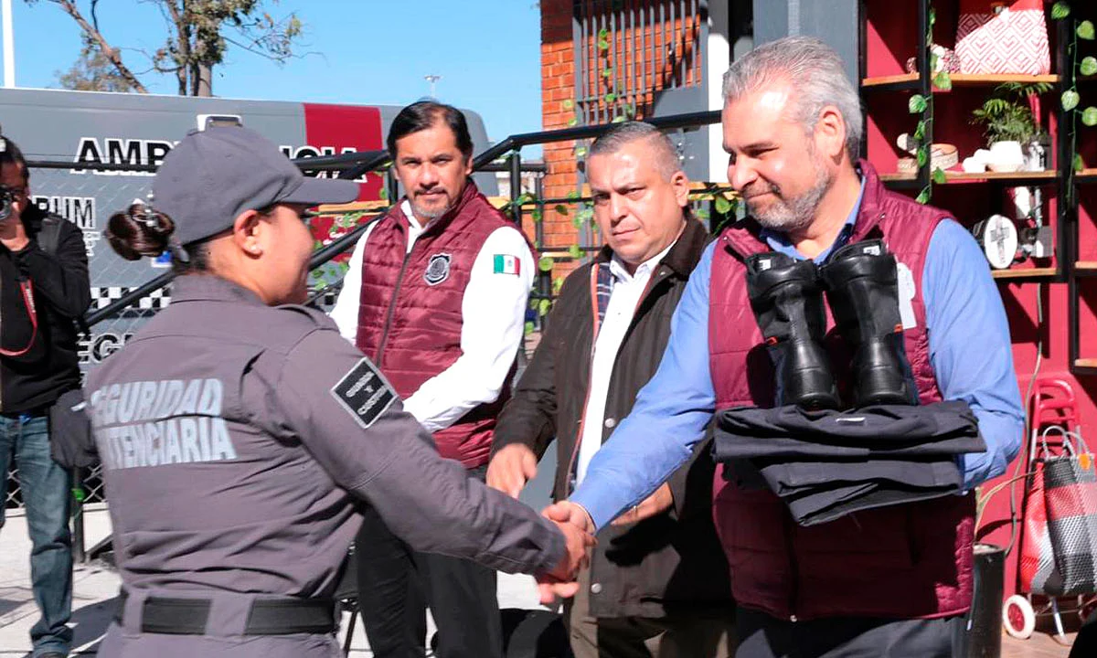 Entrega Bedolla equipamiento y patrullas a Centros Penitenciarios, con 12 mdp del Fortapaz