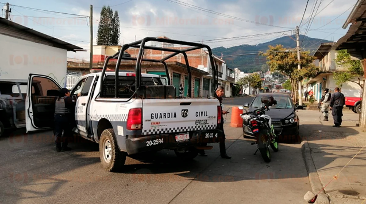 A punta de pistola despojan a familia de su camioneta; disparan para asustarlos