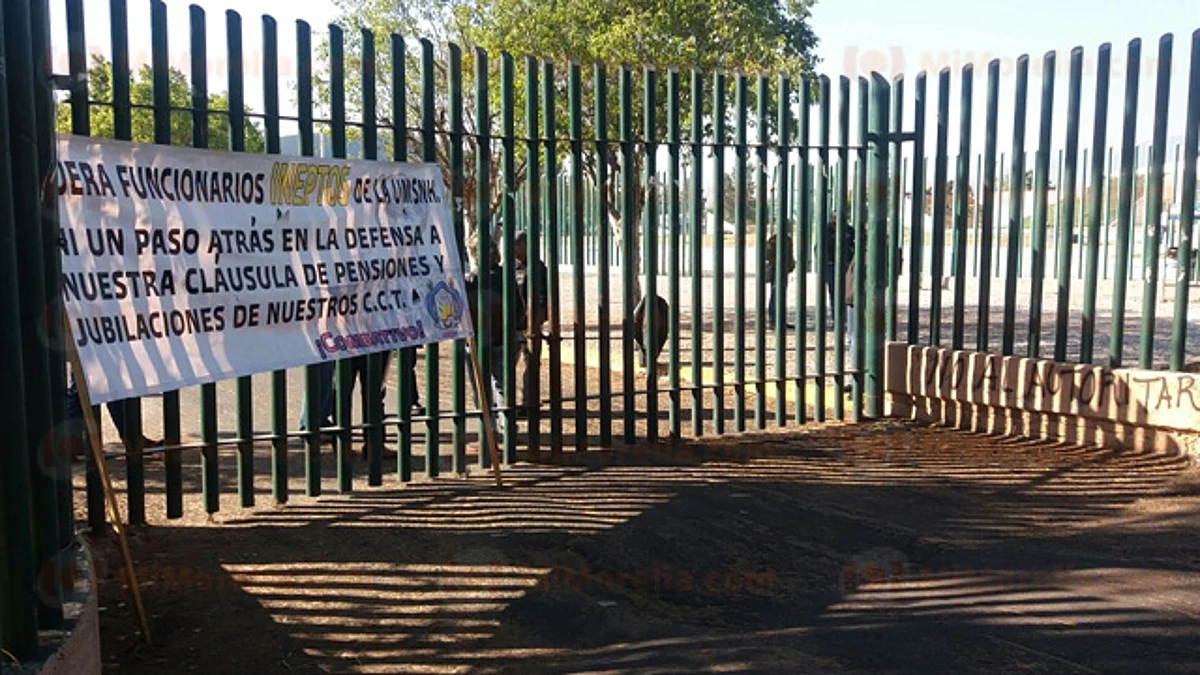 SUEUM se manifiesta en el CIAC; bloquea la entrada