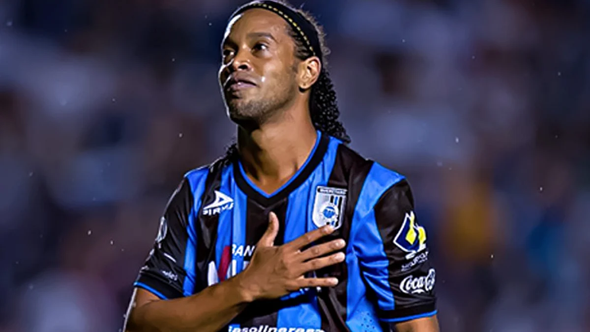 Cuando tienes un balón en tus pies, eres libre: la carta de Ronaldinho a su “yo” de 8 años