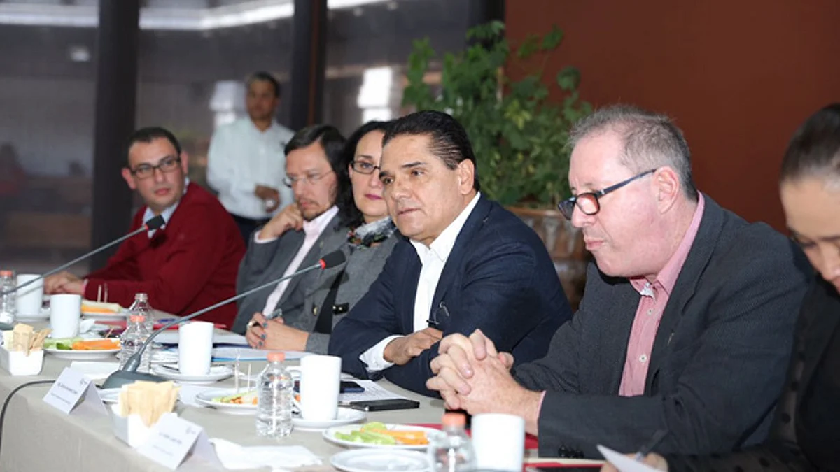 Encauzar el ánimo social para la formación de nuevos ciudadanos: Silvano Aureoles