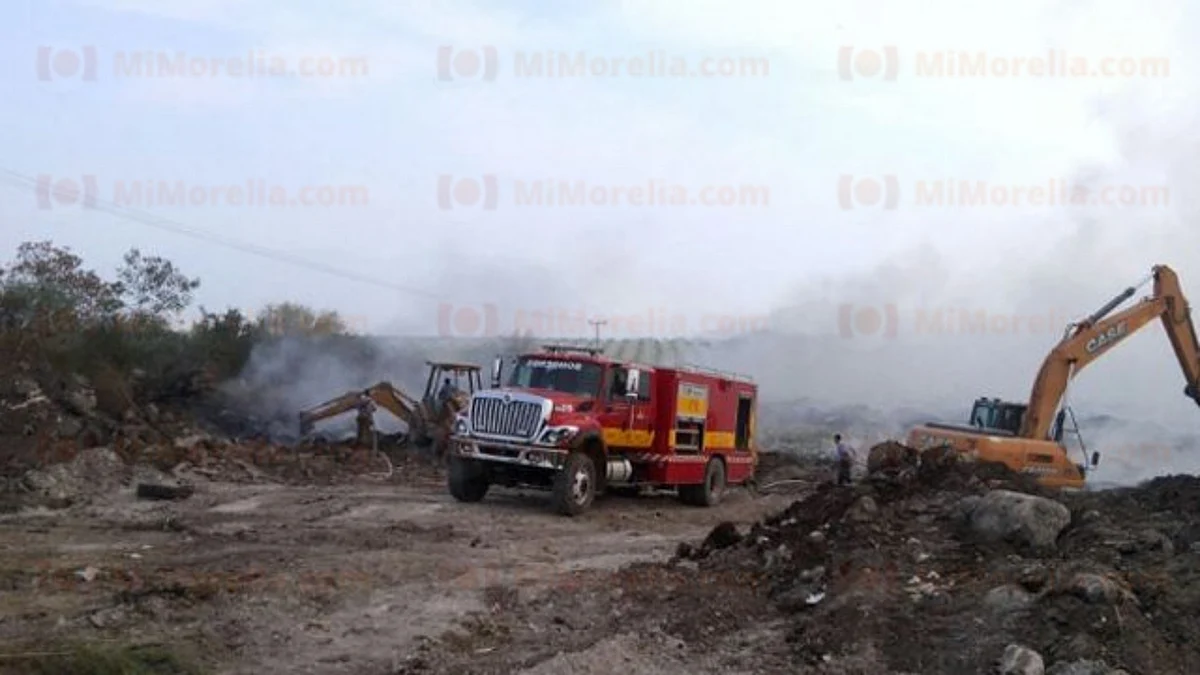 Incendio en el basurero de Apatzingán, controlado al 30%