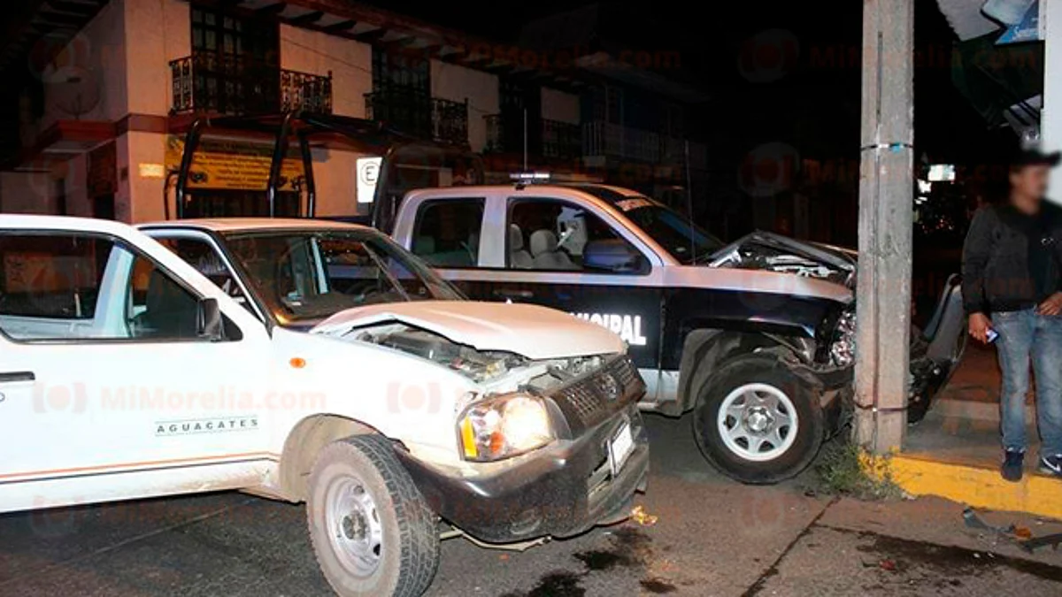 Mujer policía queda herida al ser chocada su patrulla, en Uruapan