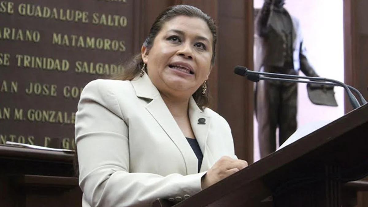 A cerrar filas para revertir gasolinazo convoca Belinda Iturbide
