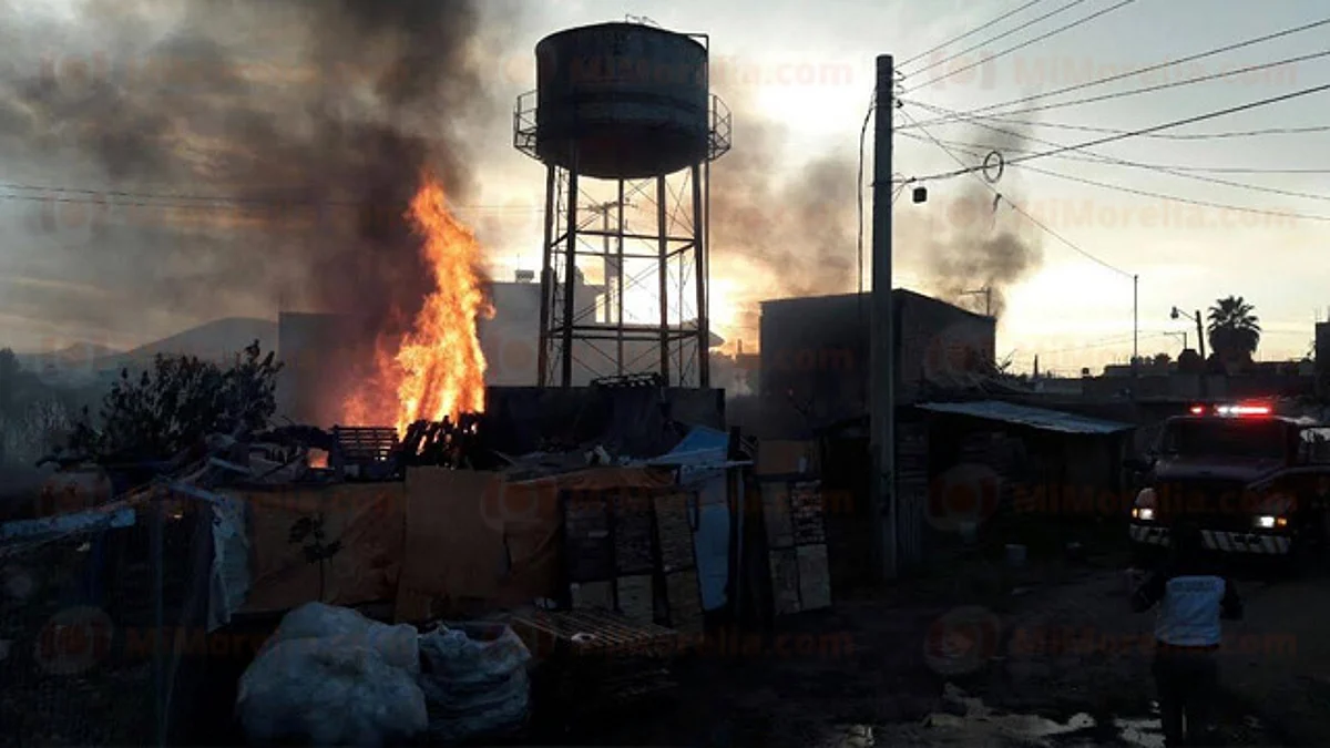 Incendio arrasa con cuatro viviendas, en Zamora