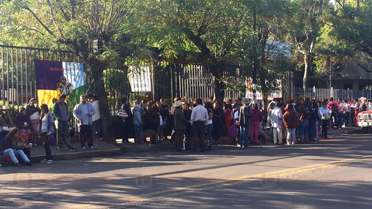 Los manifestantes están a la espera de ser atendido por las autoridades correspondientes