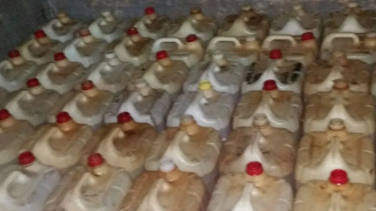 Aseguran más de mil 700 litros de hidrocarburo en Los Reyes