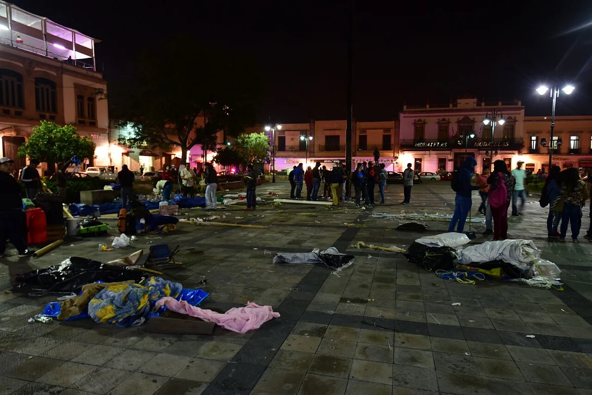 CNTE cede y retira plantón previo al Grito de Independencia