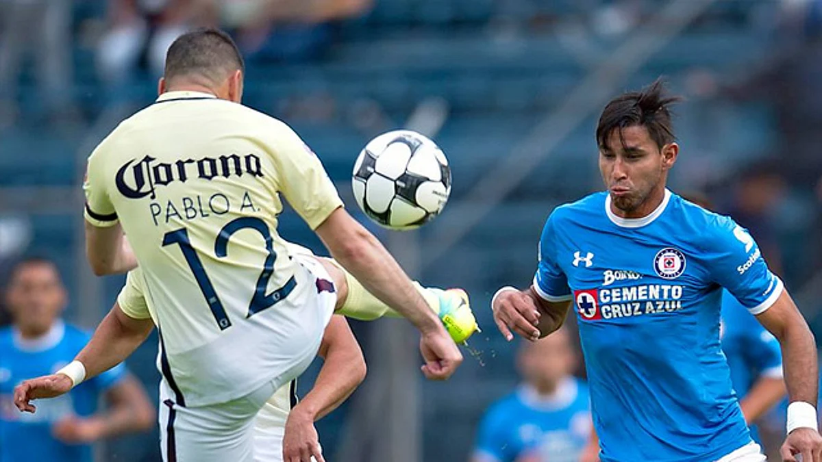 Larousse también “trollea” a Cruz Azul en redes sociales