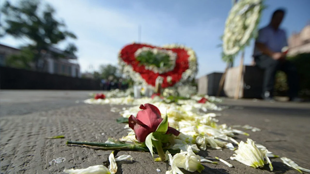 Crónica: Se dividen las ofrendas a caídos del 15-S en Morelia