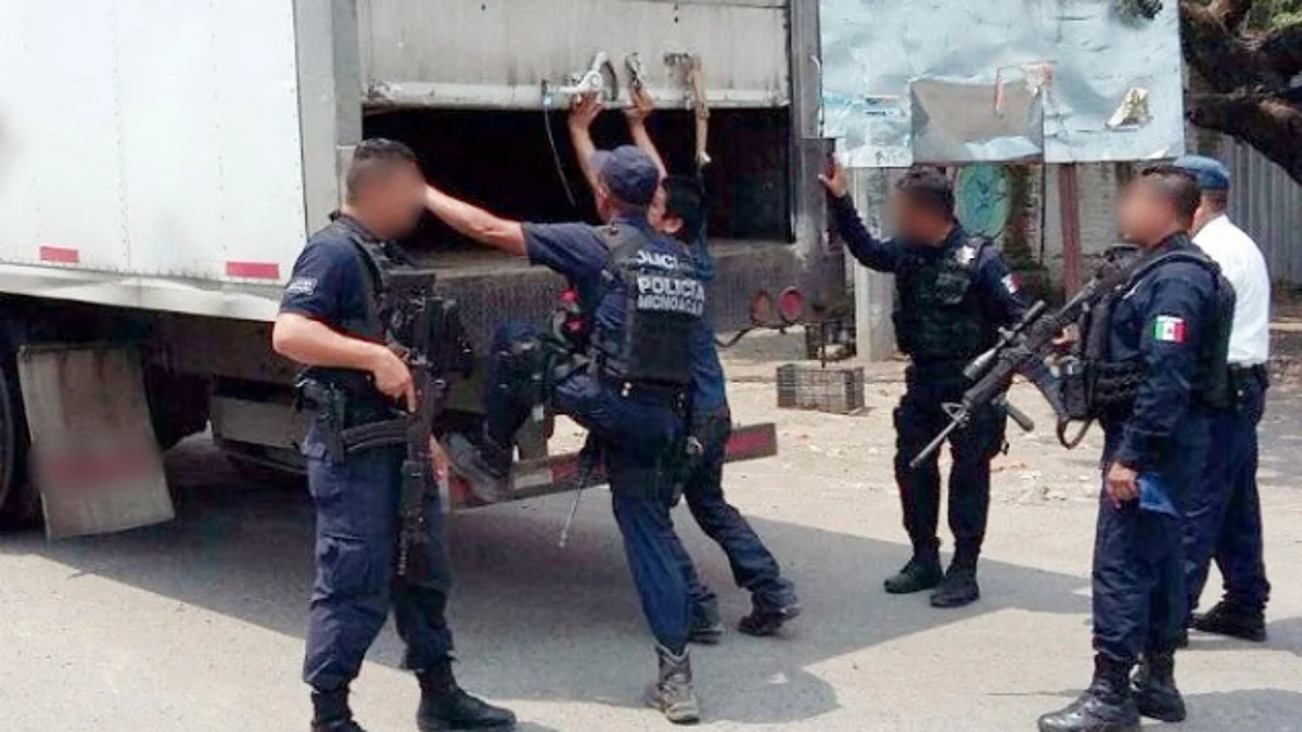 Recuperan vehículos retenidos por normalistas