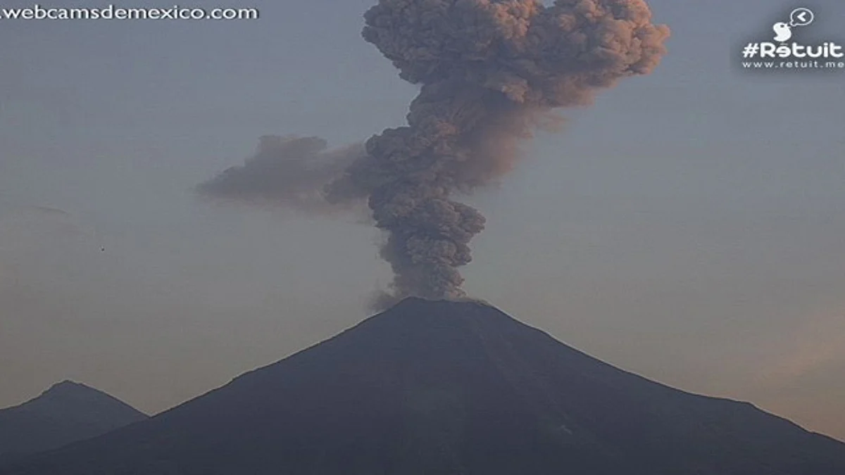 Registra Volcán de Colima exhalación de mil 800 metros