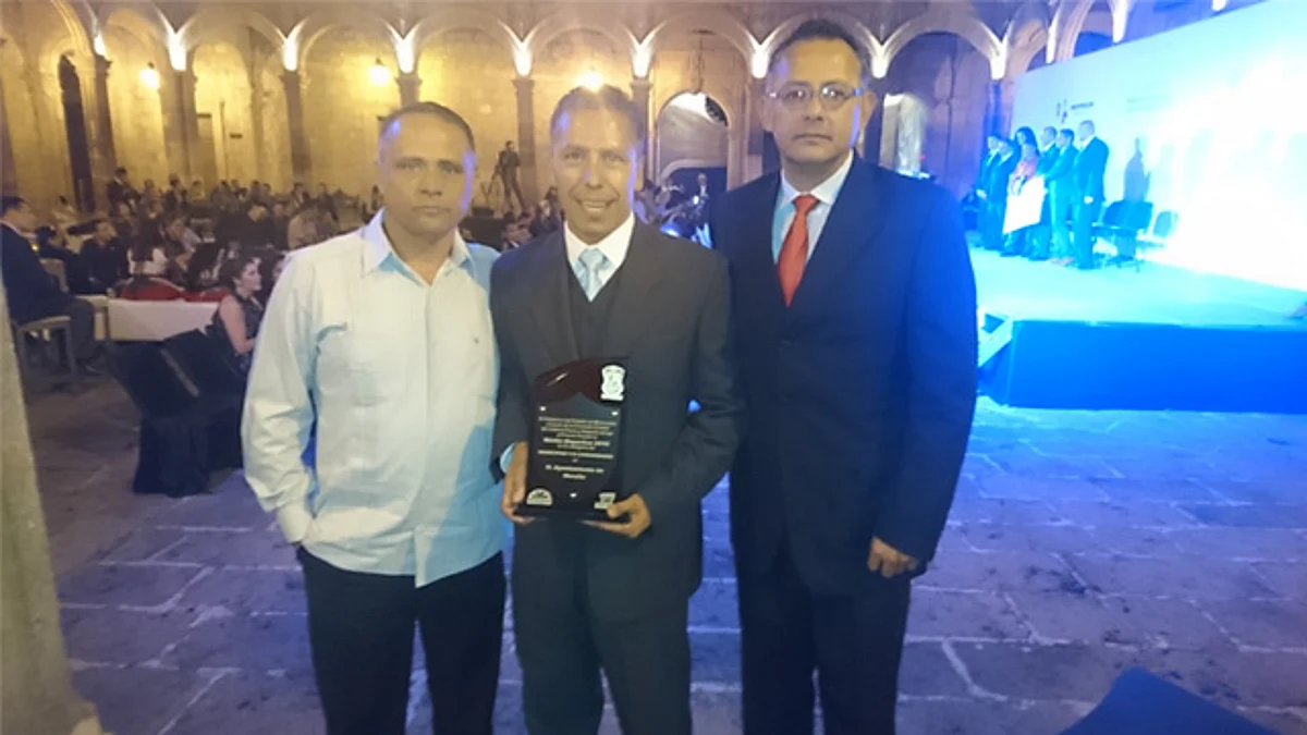 Además del reconocimiento, se les entregó 25 mil pesos para adquirir material deportivo (Foto: IMDE)