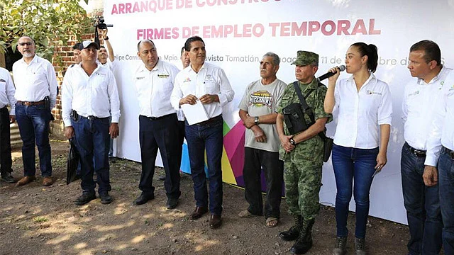Silvano Aureoles dio el arranque de varias obras en esa tenencia de Buenavista