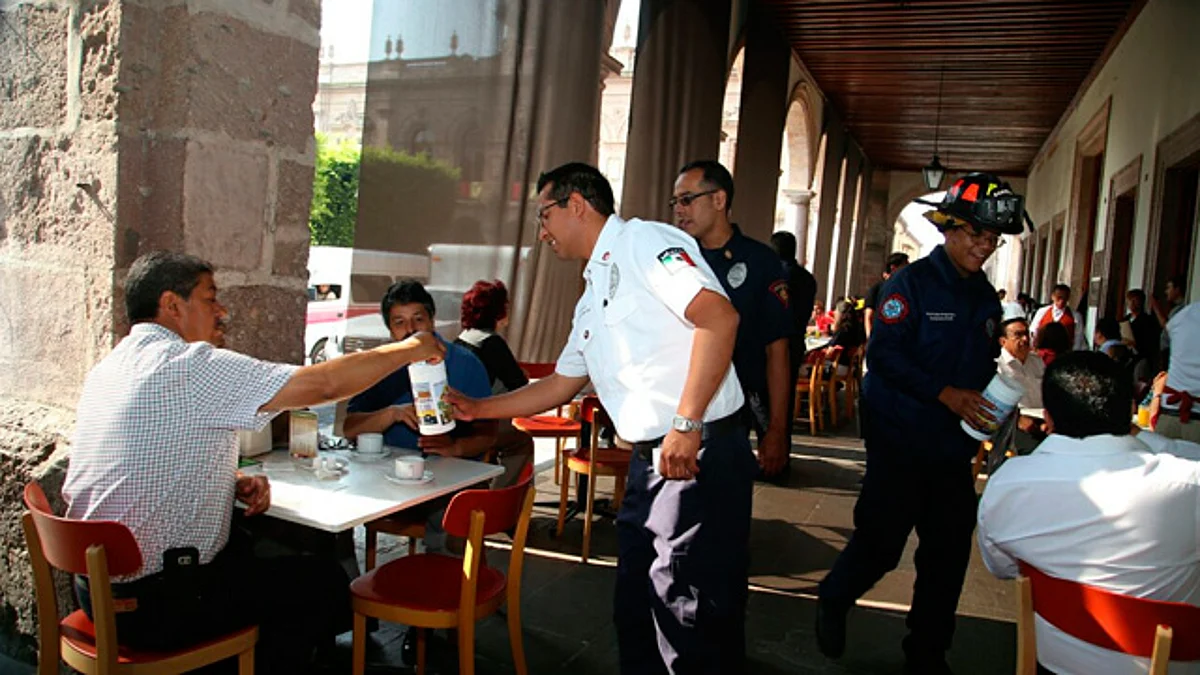 Arranca la Colecta 2016 de Bomberos Voluntarios en Morelia