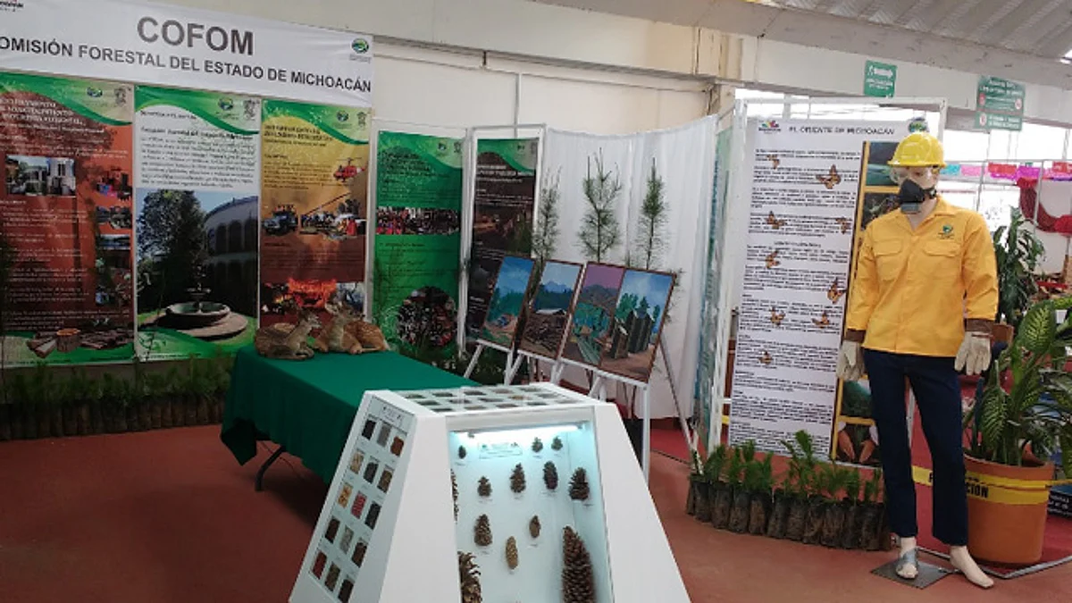 Difunde Cofom cultura forestal en la Expo Fiesta Michoacán 2016
