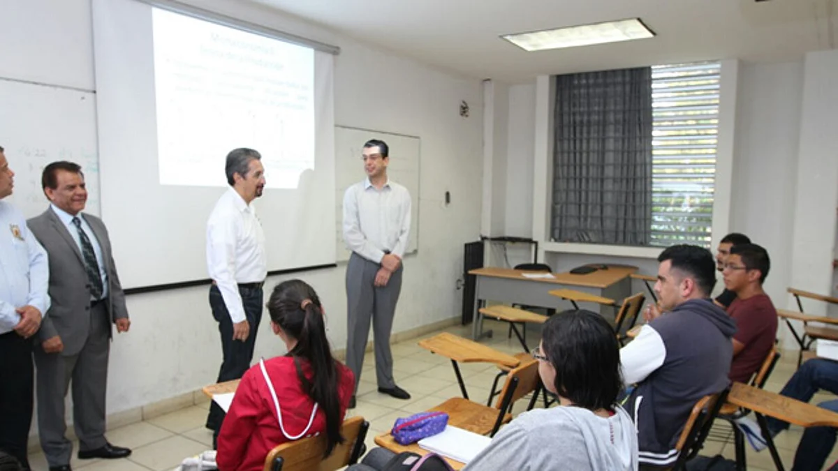 Supervisa Medardo Serna que las clases en al UMSNH se lleven con normalidad