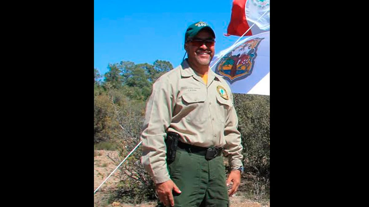 Mexicano viaja a Canadá para apoyar en combate de incendios
