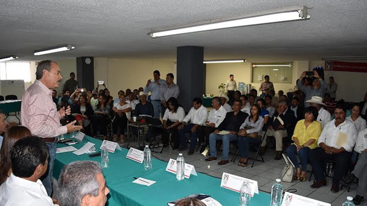 El PRI debe estar a favor de la gente, instruye Víctor Silva a regidores