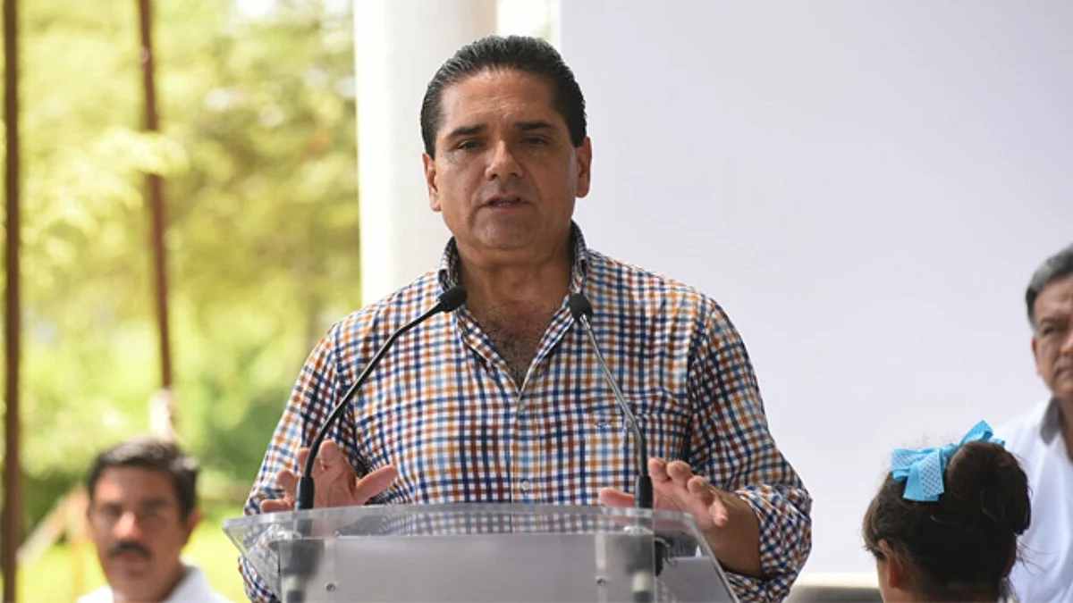 Gobernador entrega recursos del Programa de Empleo Temporal en Apatzingán