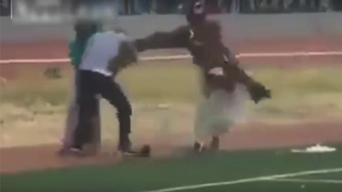 Video: Duelo de ‘brujos’ desata batalla campal en cancha de futbol