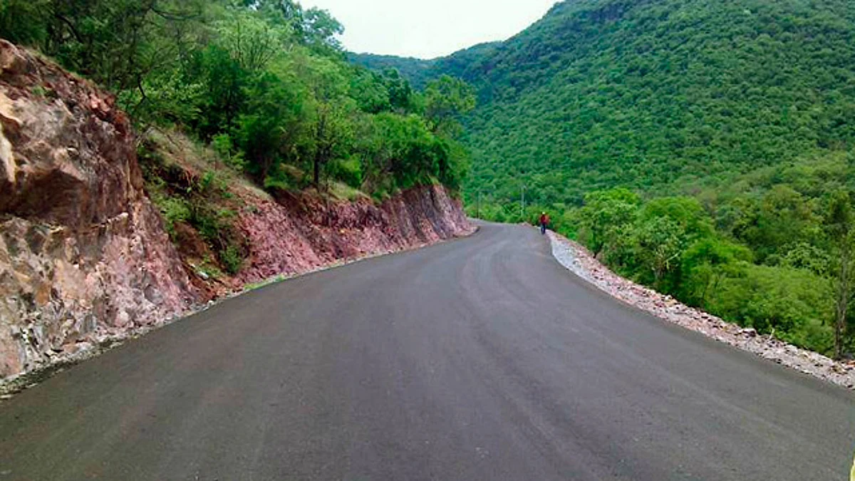 Concluyen construcción del camino Chilchota – Huecato