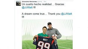 Video Tremenda Sorpresa Se Lleva El Chicharito Al Conocer A J J Watt De Los Houston Texans