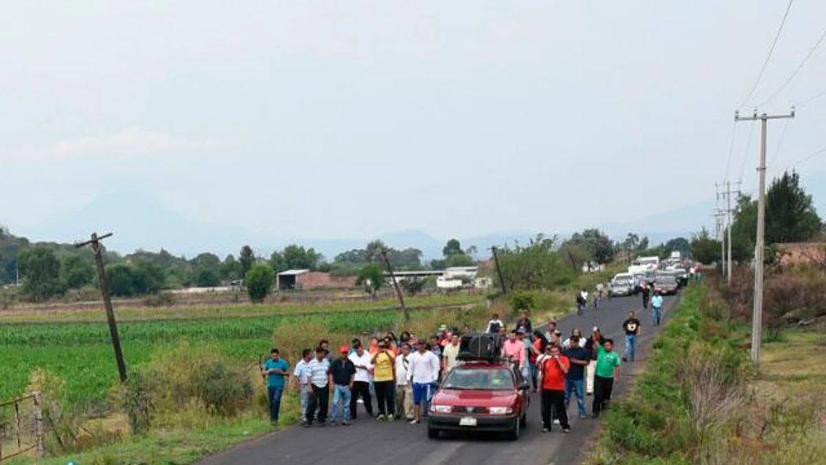 Gobernador de Michoacán y comisión de la CNTE dialogan tras manifestación en Panindícuaro