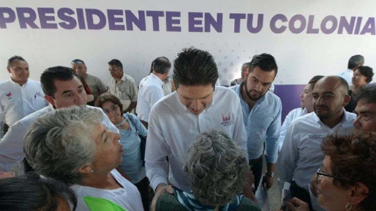 Acerca Alfonso Martinez servicios municipales a la Mariano Escobedo