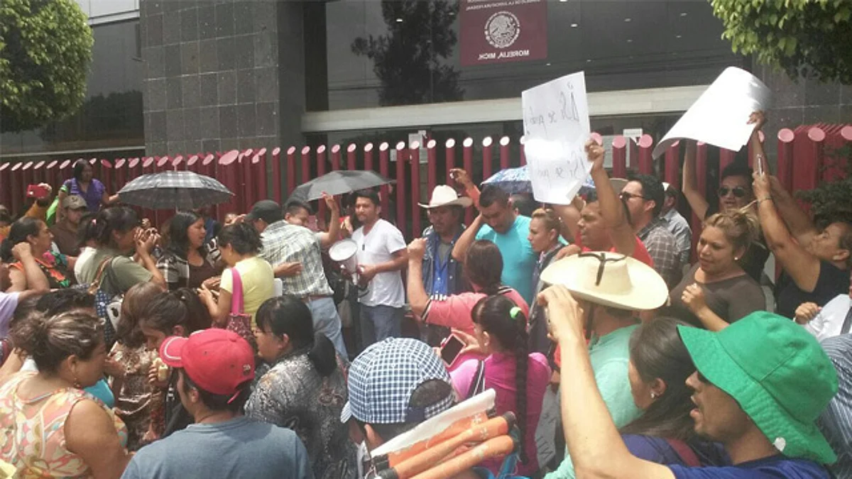 Liberan a integrantes de la CNTE detenidos por bloqueo en vías del tren de Morelia