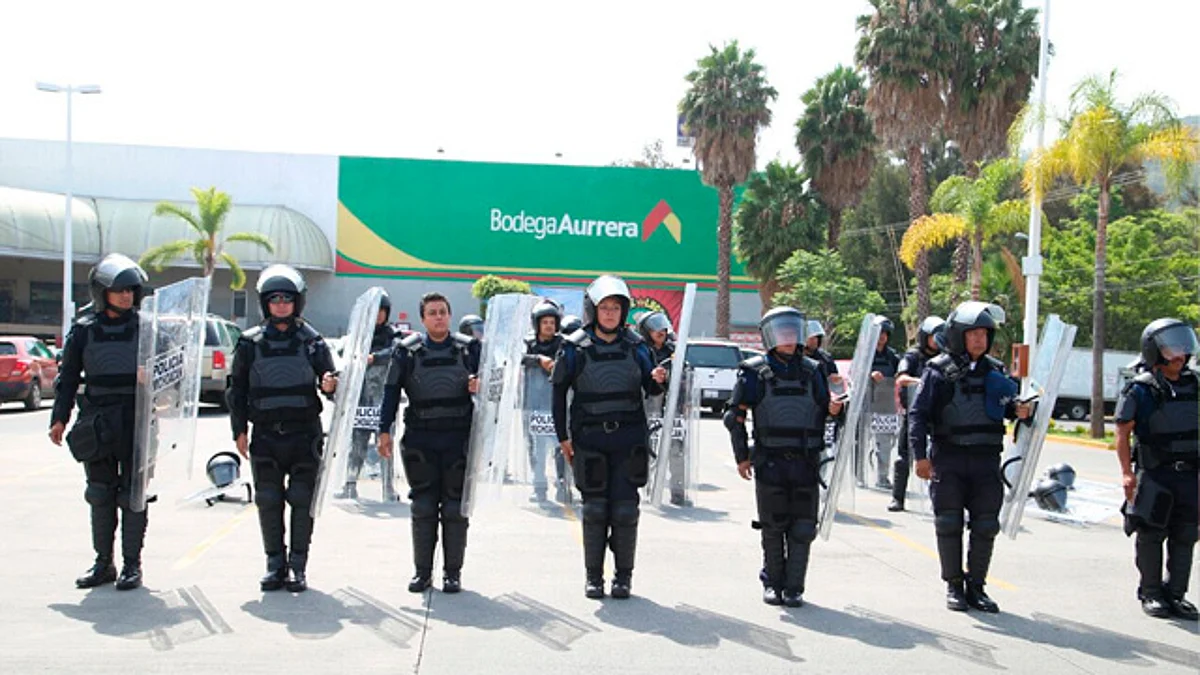 Antimotines resguardan centros comerciales de Morelia ante posible manifestación de la CNTE