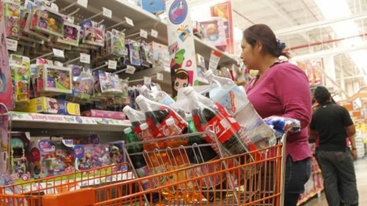 Confianza del consumidor registra quinto mes a la baja