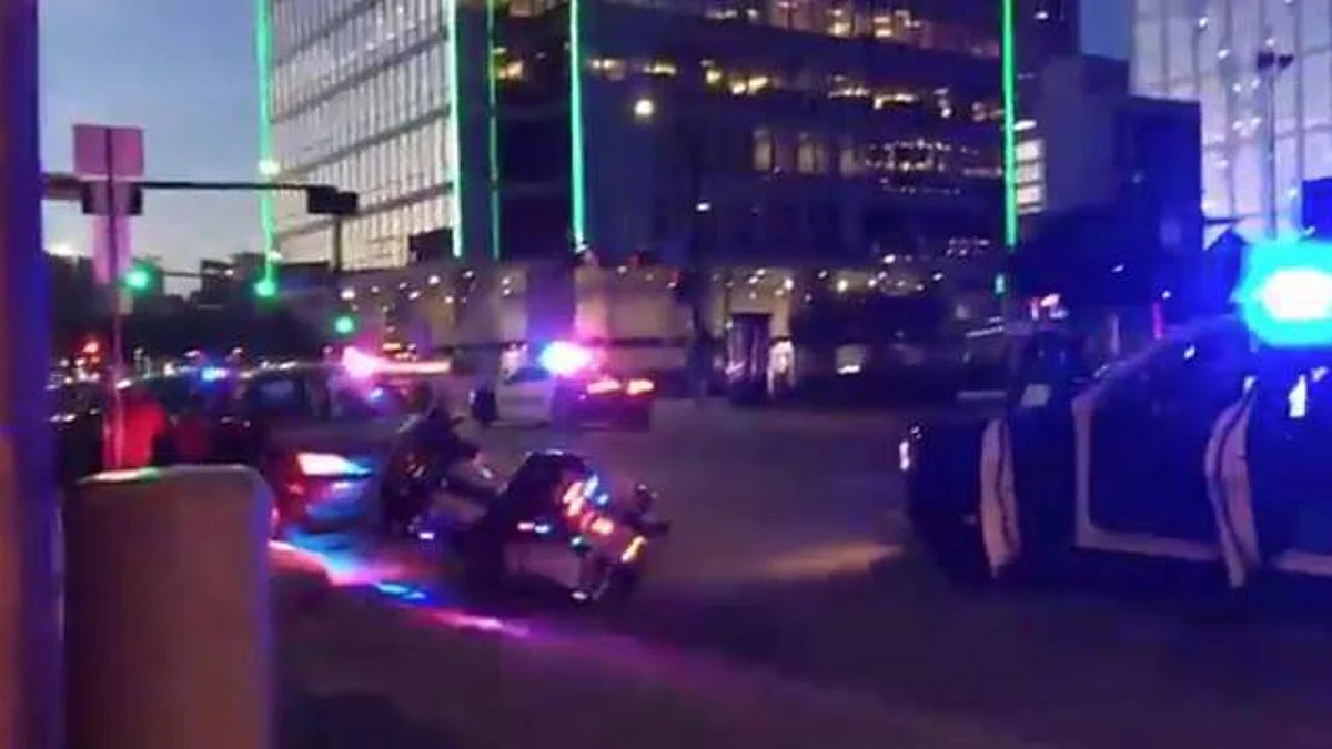 Se eleva a cinco el número de policías muertos en Dallas