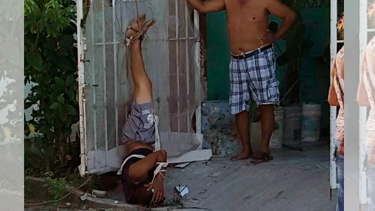 Someten y exhiben colgado a presunto ladrón en Quintana Roo