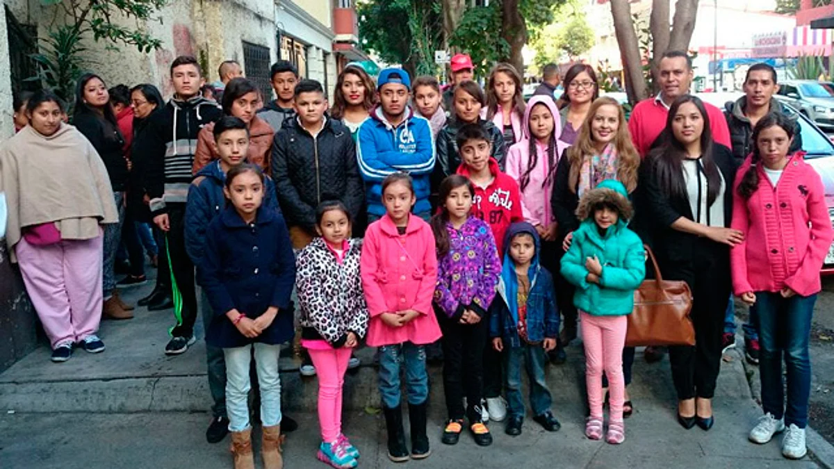 Acuden niños michoacanos con doble nacionalidad a tramitar su pasaporte americano