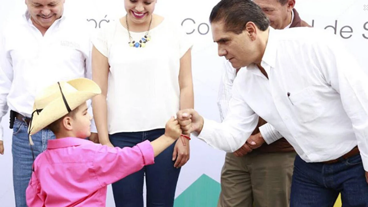 La educación, único camino para tener mejores oportunidades: Silvano Aureoles