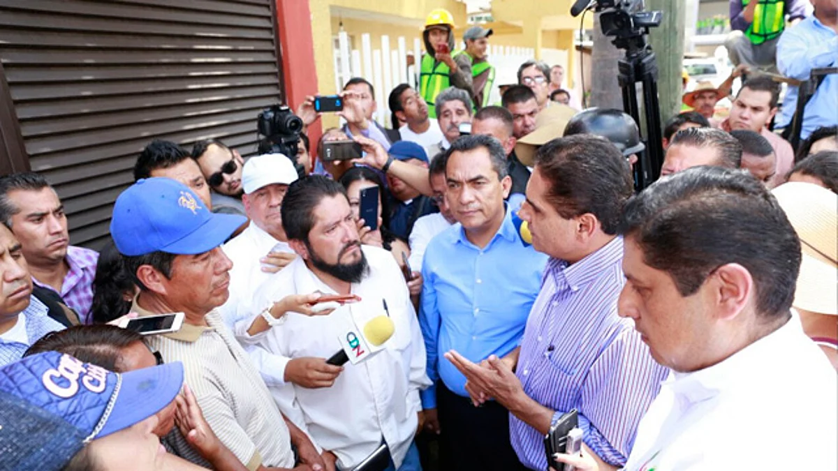 Gobernador de Michoacán dialoga con la CNTE en Uruapan