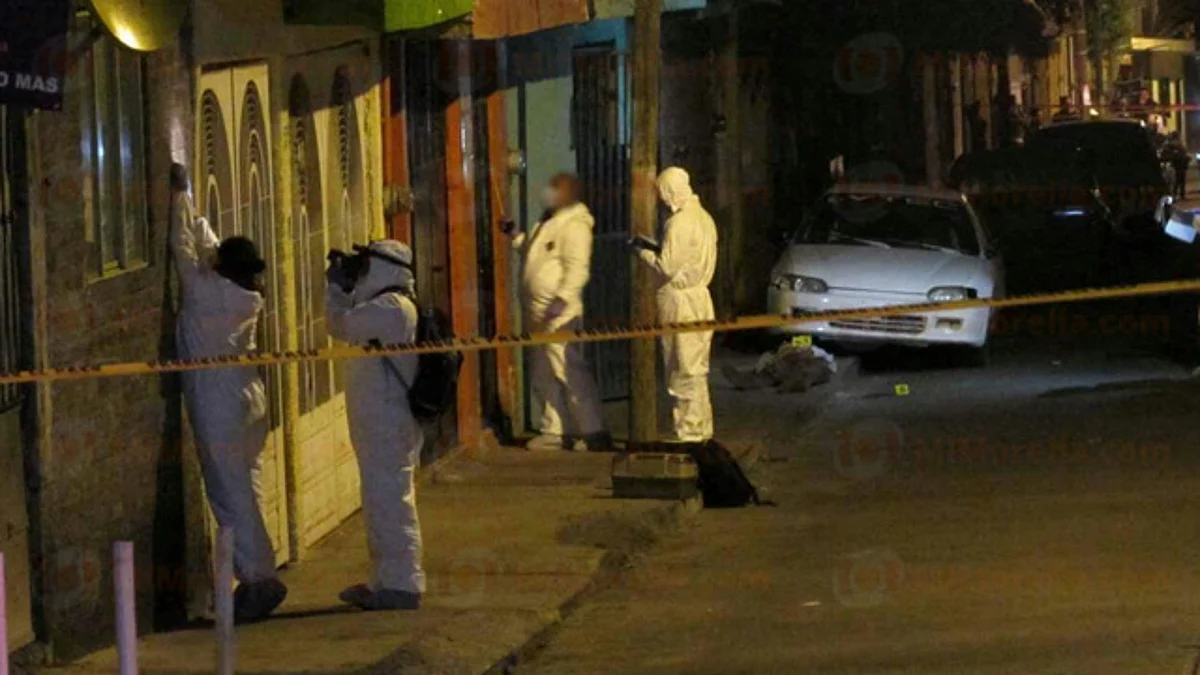 Muere presunto ladrón al enfrentarse a balazos con policías, en Morelia