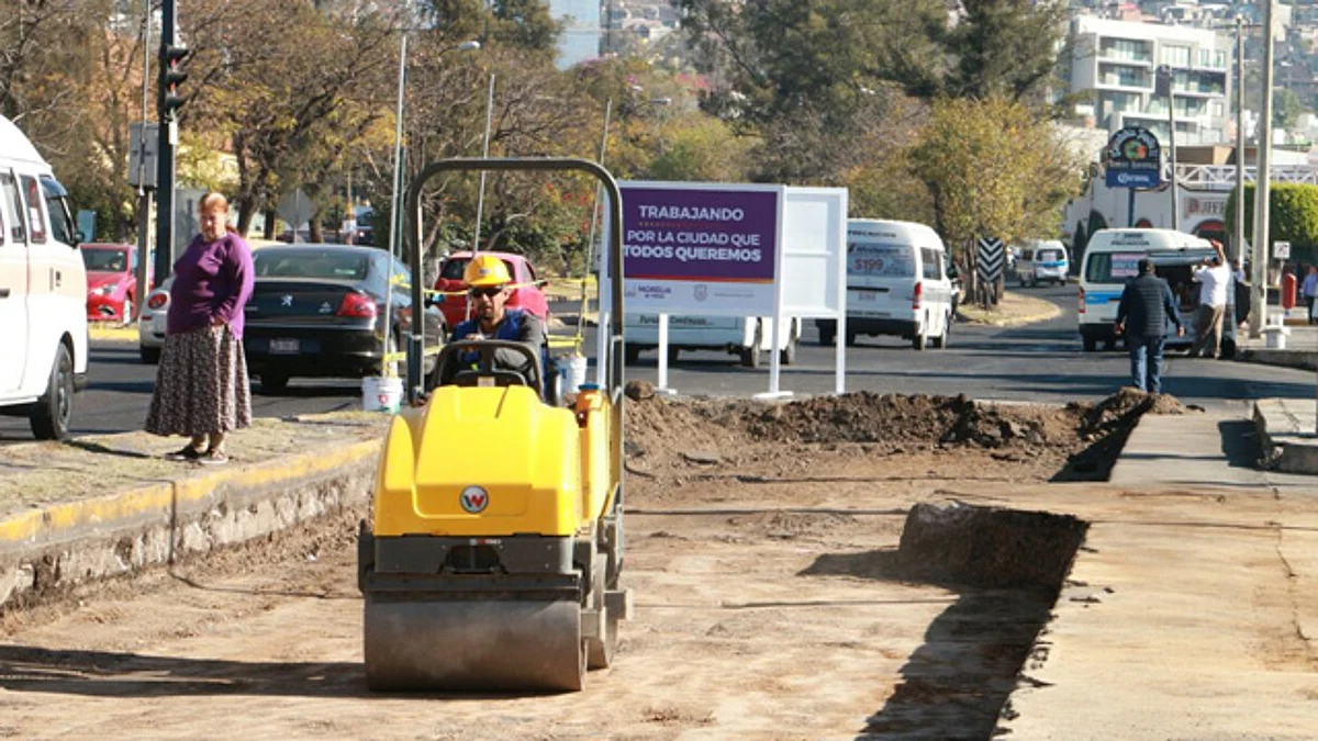 Inician trabajos de reencarpetamiento en laterales de avenida Camelinas