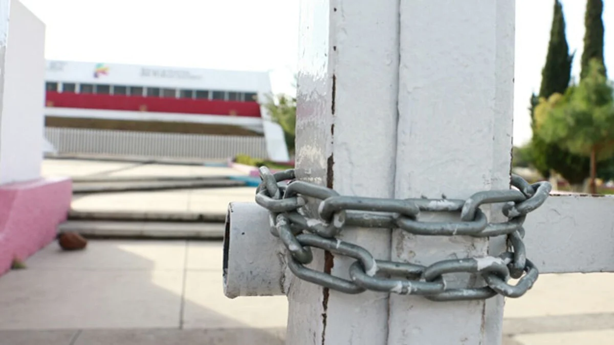 Trabajadores toman oficinas de la SEE; demandan la liberación de detenidos