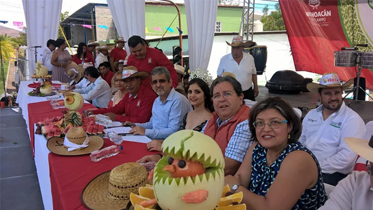 El funcionario inauguró la Quinta Expo Feria del Melón en Zicuirán