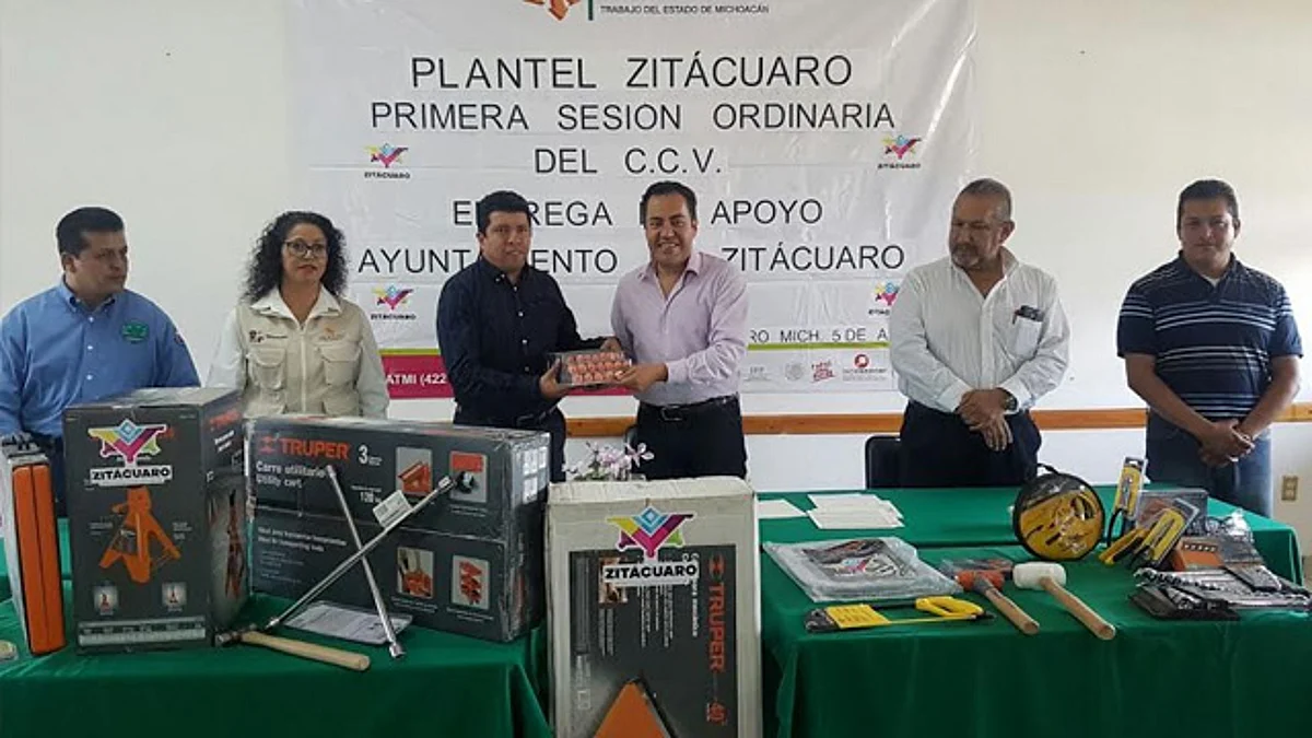 Entrega Carlos Herrera herramienta para capacitación en el Icatmi