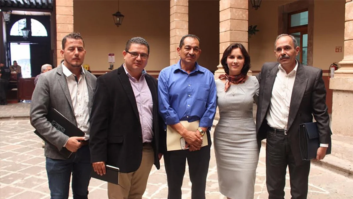 Dialoga diputada Macarena Chávez con migrantes michoacanos en el congreso