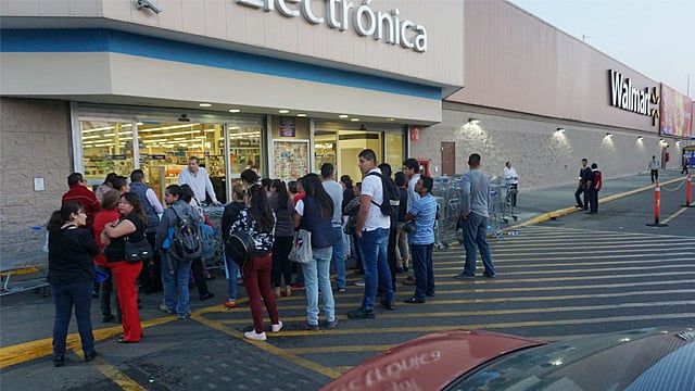 Trabajadores Toman Walmart De La Huerta Demandan Pagos Justos Trabajadores Toman Walmart De La Huerta Demandan Pagos Justos