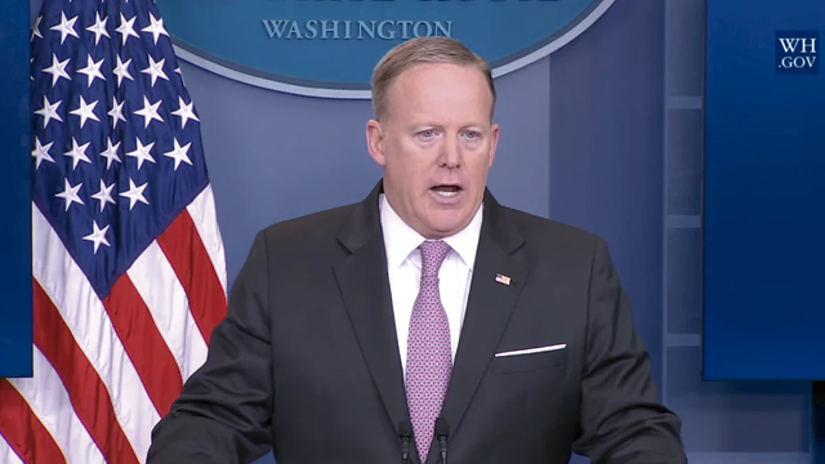 Renuncia Sean Spicer, portavoz de Donald Trump