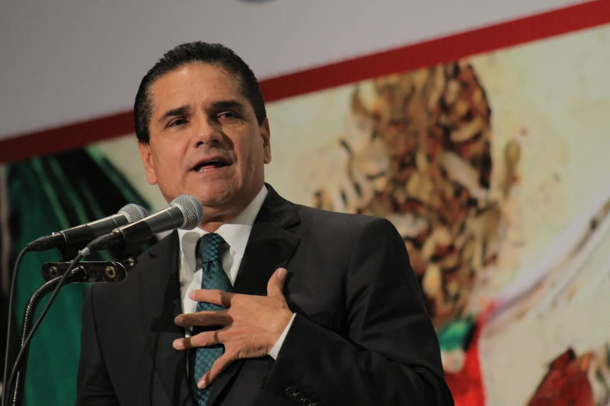 Convoca Silvano Aureoles a no caer en ofertas partidistas