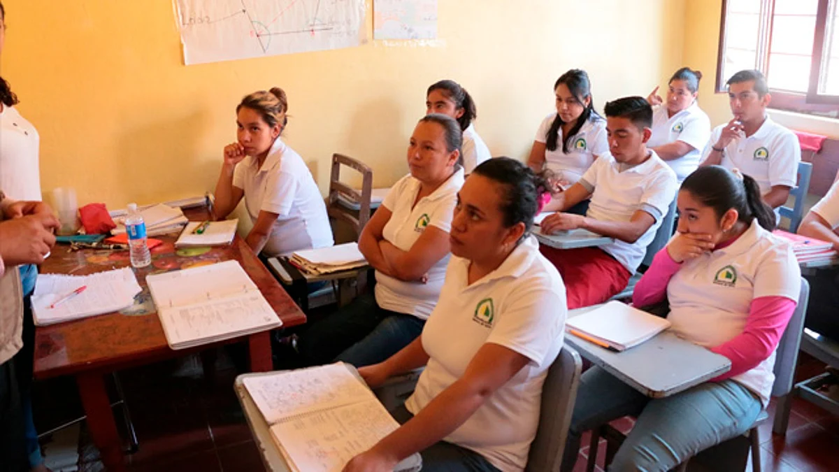 Ofrecen beca de transporte para estudiantes de Telebachillerato Michoacán